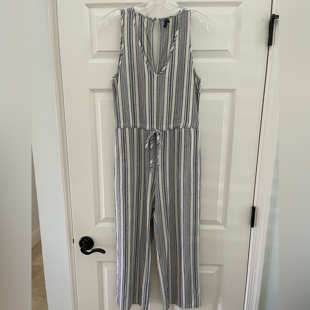 Cool & comfortable jumpsuit size xs - Picture 4 of 5
